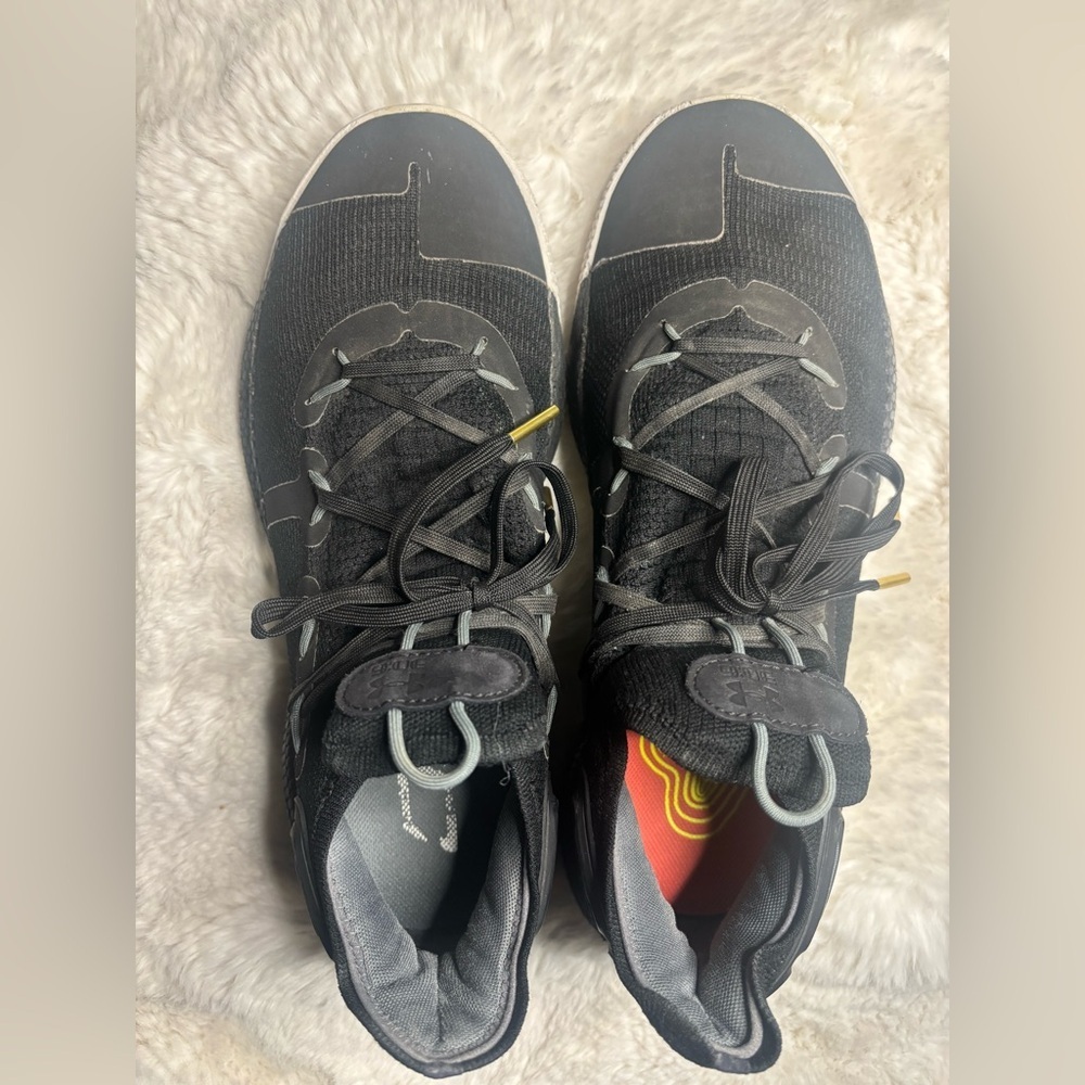 🔥Under Armour Curry 6 Team Basketball Sneakers Shoes Black, White, Gold Size: 11 - Picture 4 of 6